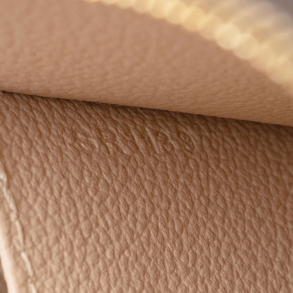 ❌SOLD❌. Beautiful Louis Vuitton Monogram Canvas GM
Cosmetic Pouch. - Picture 16 of 16